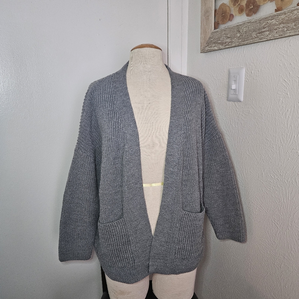 the beach people 2013 Long Sleeve Knit Cardigan Women Gray 100% Acrylic M EUC